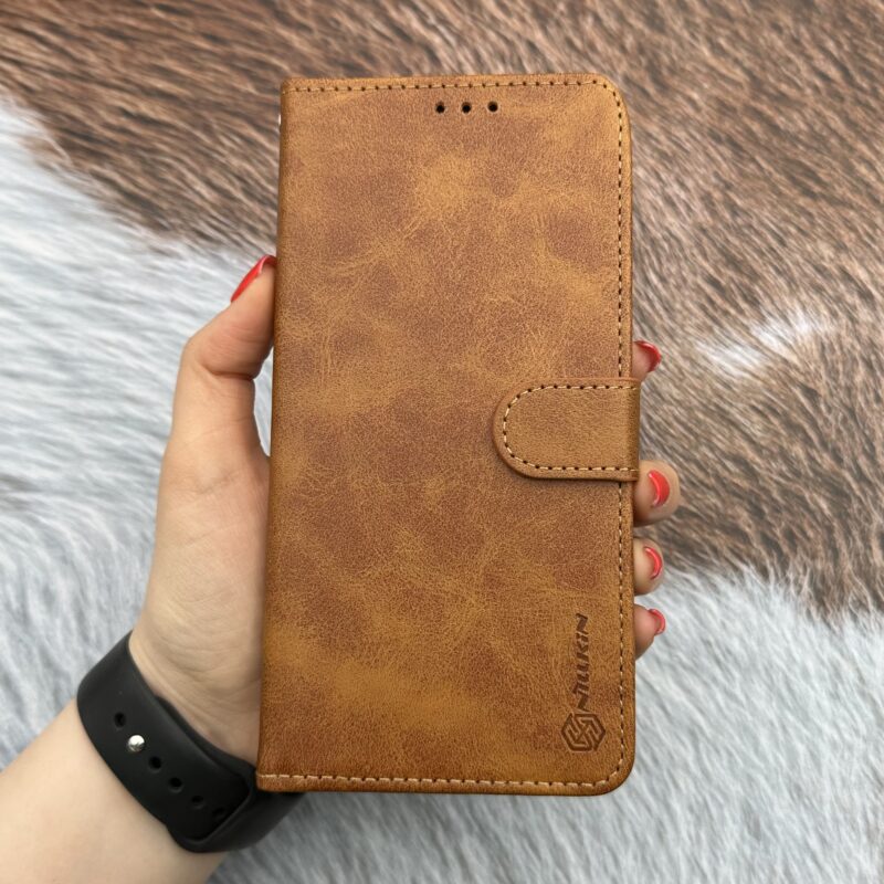 کیف گوشی Galaxy S23 FE سامسونگ چرم مگنتی بند آویزدار نیلکین NILLKIN جاکارتی محافظ لنز دار عسلی کد 30807 - Image 3