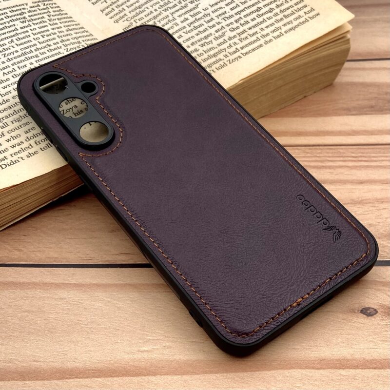 قاب گوشی Galaxy S23 FE سامسونگ کلاسیک برند DADOO دادوو چرمی دوخت دار اورجینال محافظ لنز دار رنگ بنفش خاص کد 44638 - Image 2