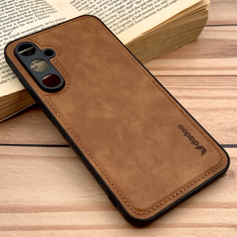 قاب گوشی Galaxy S23 FE سامسونگ کلاسیک برند DADOO دادوو چرمی دوخت دار اورجینال محافظ لنز دار رنگ عسلی کد 94000 - Image 2