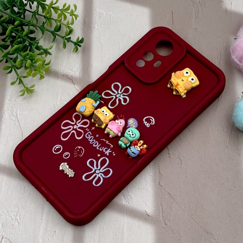 قاب گوشی Redmi Note 12S شیائومی سیلیکونی Solid Case اورجینال خانواده پاتریک و باب اسفنجی زرشکی محافظ لنز دار کد 21789 - Image 2