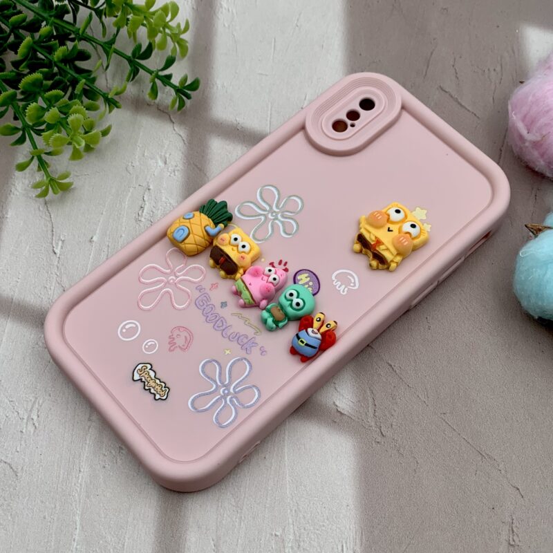 قاب گوشی iPhone X / iPhone XS آیفون سیلیکونی Solid Case اورجینال خانواده پاتریک و باب اسفنجی صورتی محافظ لنز دار کد 97060 - Image 2