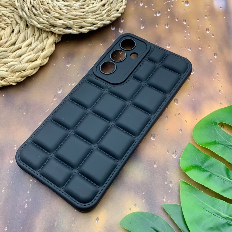قاب گوشی Galaxy S23 FE سامسونگ سیلیکونی پافری برجسته Kit Kat محافظ لنز دار مشکی کد 54759 - Image 2