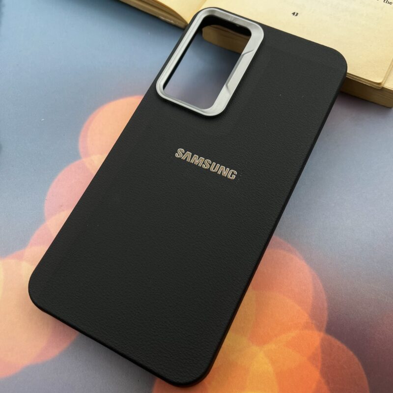 قاب گوشی Galaxy A35 سامسونگ Leather Design طرح چرم لوگو برجسته لنز کروم اسپرت مشکی کد 98232 - Image 2