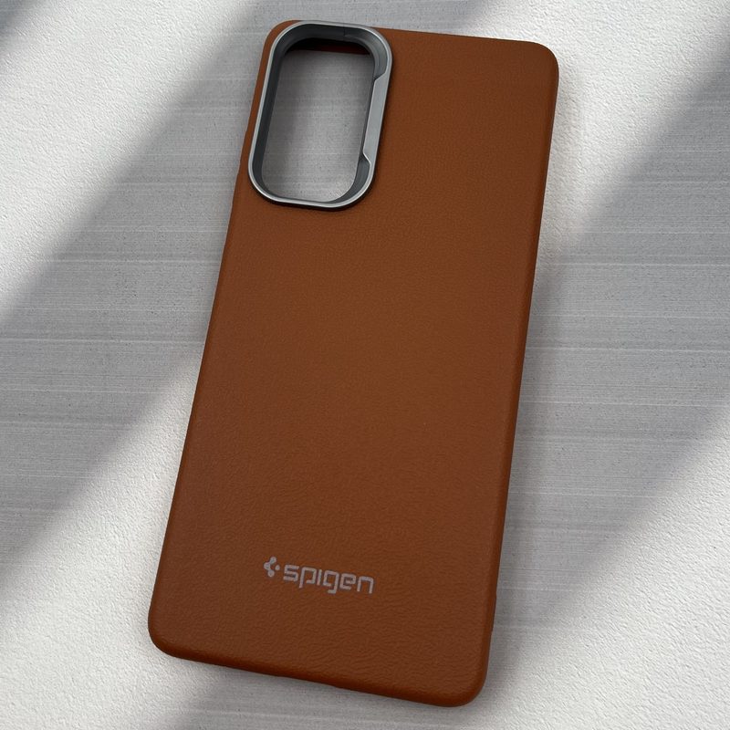 قاب گوشی Galaxy S20 FE سامسونگ Leather Design طرح چرم اورجینال Spigen لنز کروم اسپرت قهوه ای کد 58913 - Image 2