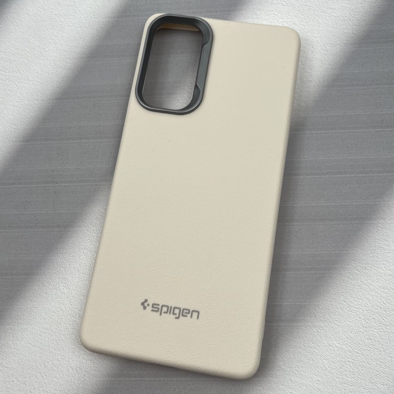 قاب گوشی Galaxy S20 FE سامسونگ Leather Design طرح چرم اورجینال Spigen لنز کروم اسپرت کرم کد 93194 - Image 2