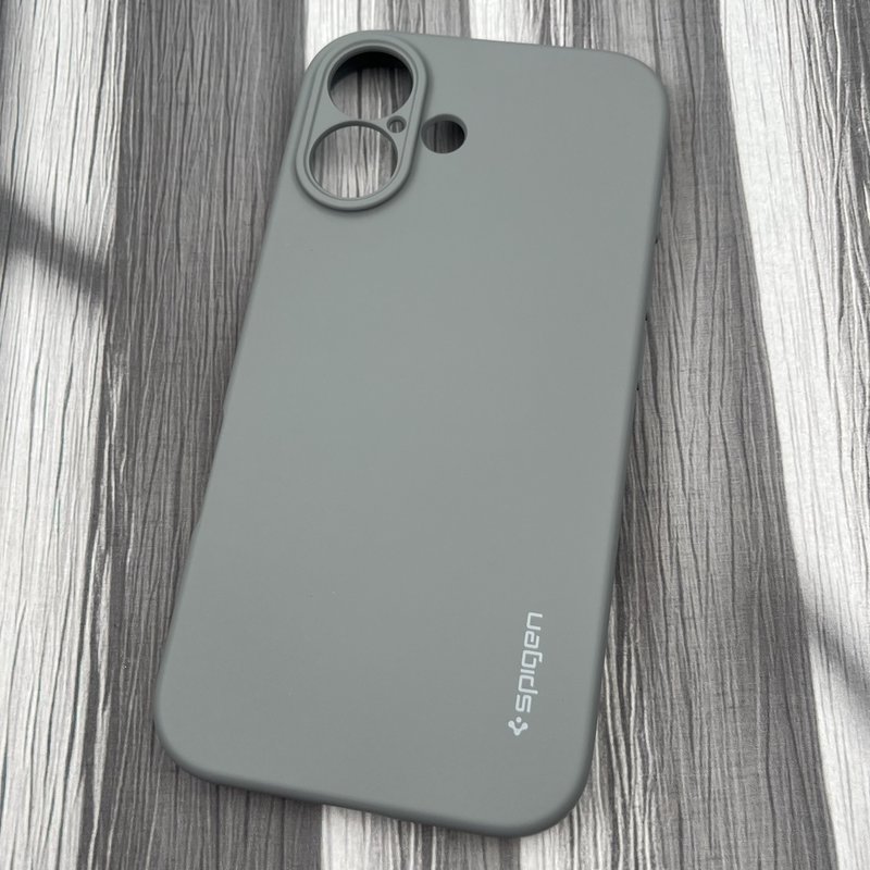 قاب گوشی iPhone 16 آیفون سیلیکونی Spigen اورجینال داخل پارچه ای محافظ لنز دار طوسی کد 28615 - Image 2
