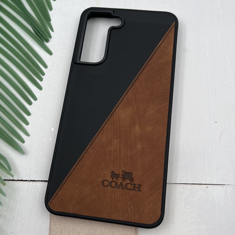 قاب گوشی Galaxy S21 FE سامسونگ چرم Coach کلاسیک طرح دوخت مشکی عسلی کد 78813 - Image 2