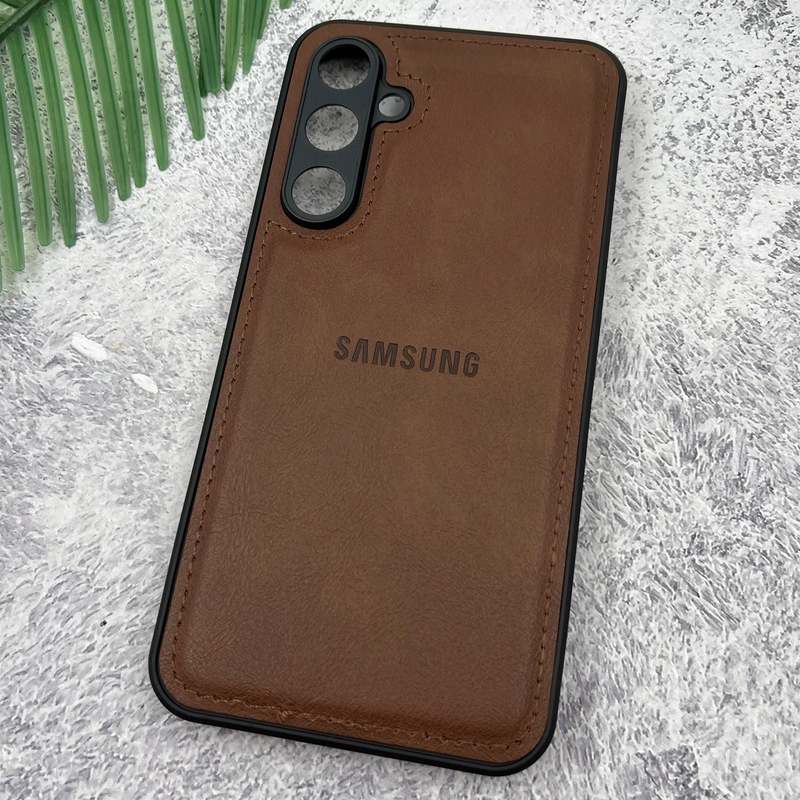 قاب گوشی Galaxy S23 FE سامسونگ Leather Case چرم اورجینال داخل پارچه ای لوگو دار کلاسیک محافظ لنز دار قهوه ای کد 79424 - Image 2