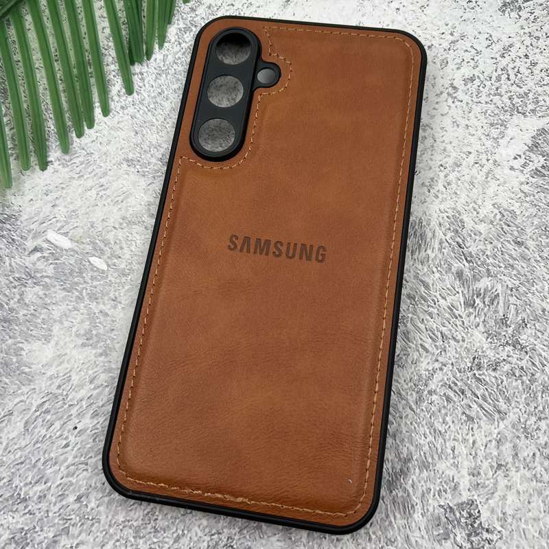 قاب گوشی Galaxy S23 FE سامسونگ Leather Case چرم اورجینال داخل پارچه ای لوگو دار کلاسیک محافظ لنز دار عسلی کد 79550 - Image 2