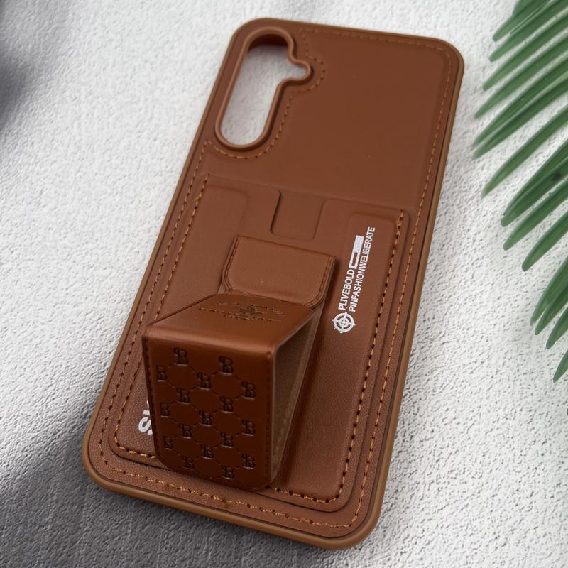 قاب گوشی Galaxy S23 FE سامسونگ جاکارتی استندشو SKINARMA چرم پولو دوخت دار عسلی کد 98502 - Image 2