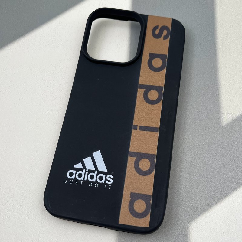 قاب گوشی iPhone 15 Pro Max آیفون Silicon Case سیلیکونی لنز برجسته طرح Adidas کد 59932 - Image 2