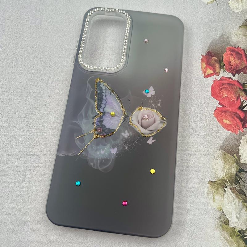 قاب گوشی Galaxy A26 سامسونگ Crystal Case نگین دار لوکس رزینی طرح پروانه و رز سفید لنز الماسی کد 93405 - Image 2