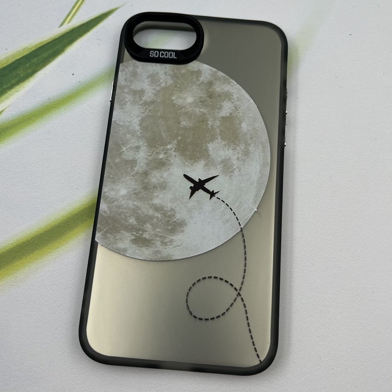 قاب گوشی iPhone 7 / iPhone 8 / iPhone SE 2020 / iPhone SE 2022 آیفون So Cool اورجینال لنز برجسته کرومی طرح Moonfly کد 49652 - Image 2