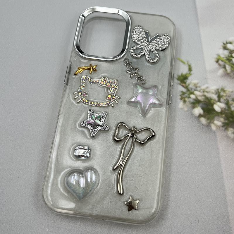 قاب گوشی iPhone 16 آیفون رزینی برجسته اورجینال سوپر لوکس فانتزی نقره ای لنز Silver طرح کیتی پروانه کد 14705 - Image 2