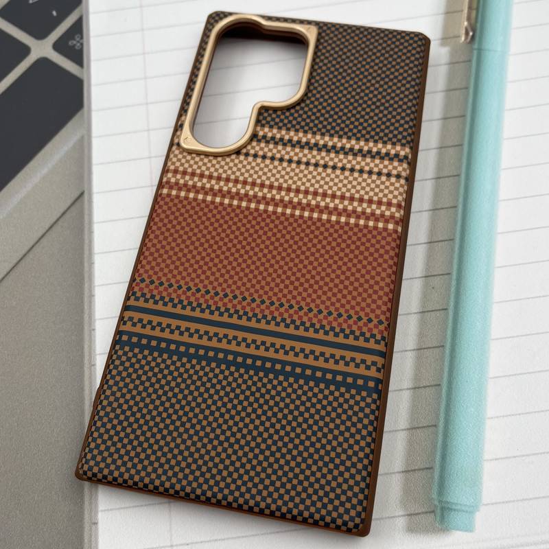 قاب گوشی Galaxy S23 Ultra سامسونگ PROTECTION CASE سیلیکونی طرح کربن رنگی داخل پارچه ای Gold Lense قهوه ای نارنجی کد 54884 - Image 2