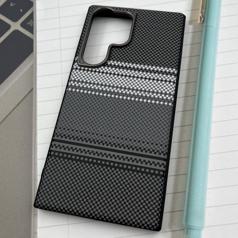 قاب گوشی Galaxy S23 Ultra سامسونگ PROTECTION CASE سیلیکونی طرح کربن رنگی داخل پارچه ای Gold Lense مشکی کد 97635 - Image 2