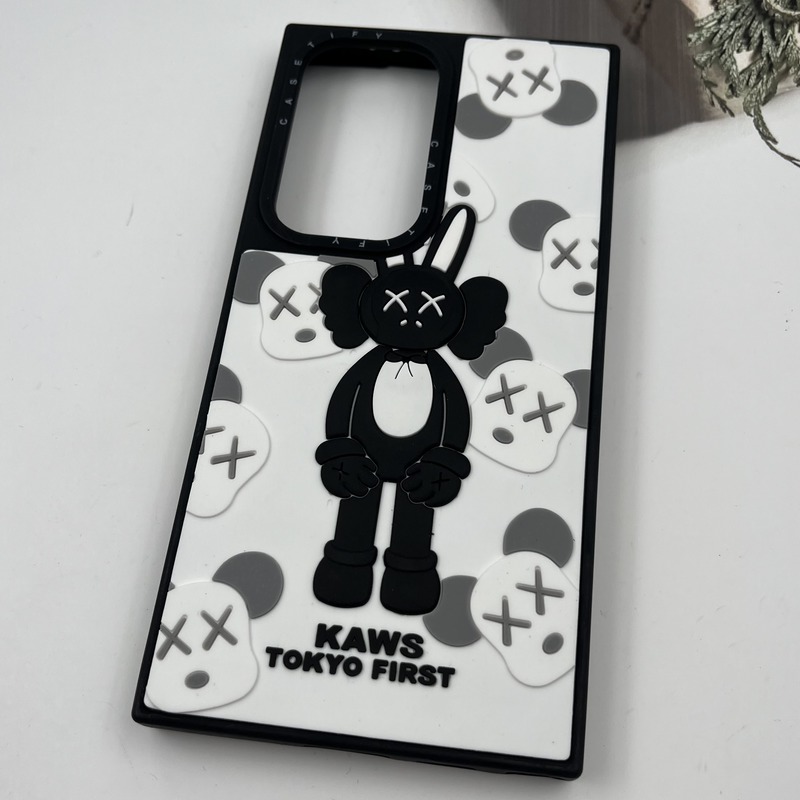 قاب گوشی Galaxy S24 Ultra سامسونگ سیلیکونی CASETIFY طرح برجسته KAWS سفید کد 257941 - Image 2