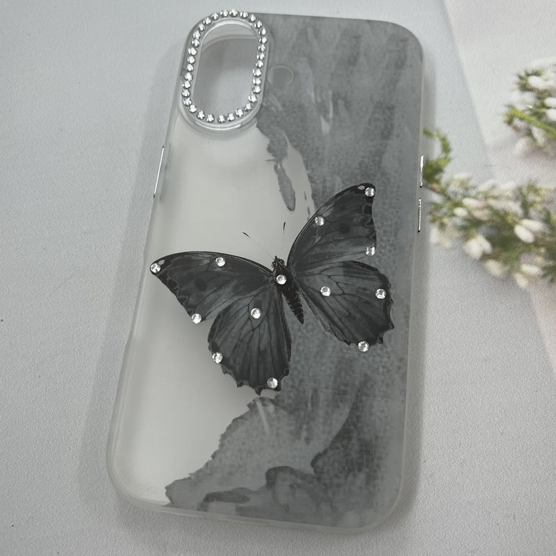 قاب گوشی iPhone 16 آیفون Diamond Lens مات طرح پروانه نگین دار لاکچری لنز الماسی کد 472219 - Image 2