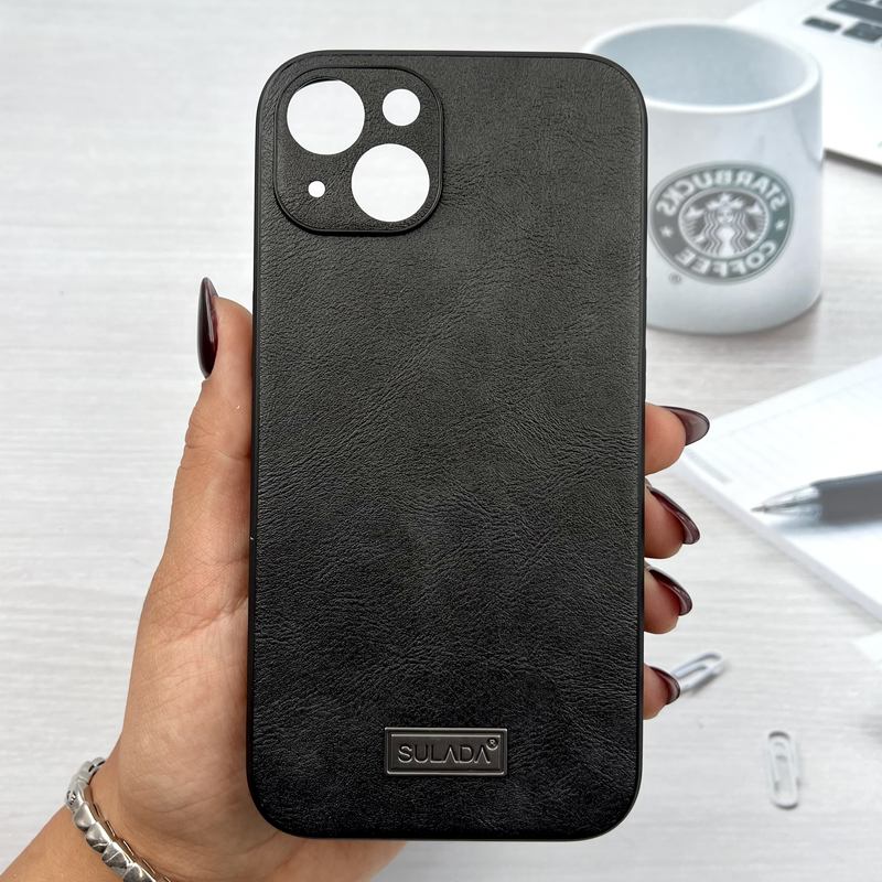 قاب گوشی iPhone 13 / iphone 14 آیفون چرمی کلاسیک پلاک دار SULADA محافظ لنز دار مشکی کد 734662