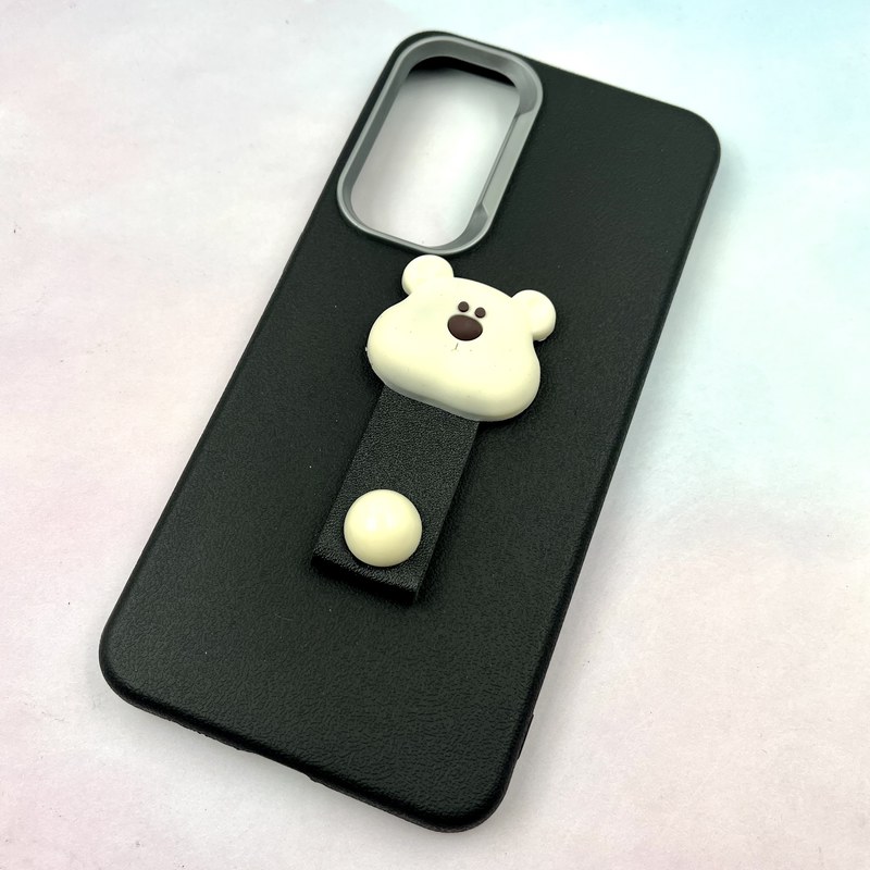 قاب گوشی Galaxy S24 FE سامسونگ Leather Design عروسکی تدی فینگر بند لنز کروم مشکی کد 344691 - Image 2